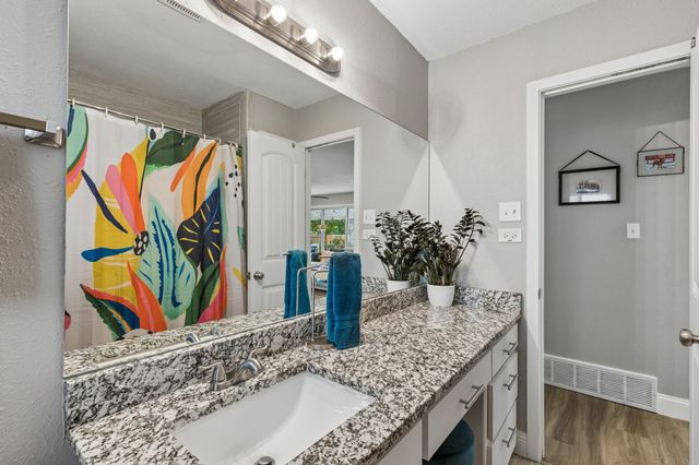 3840 Walton Avenue, Fort Worth, TX 76133