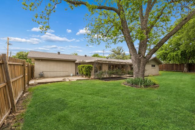 3840 Walton Avenue, Fort Worth, TX 76133