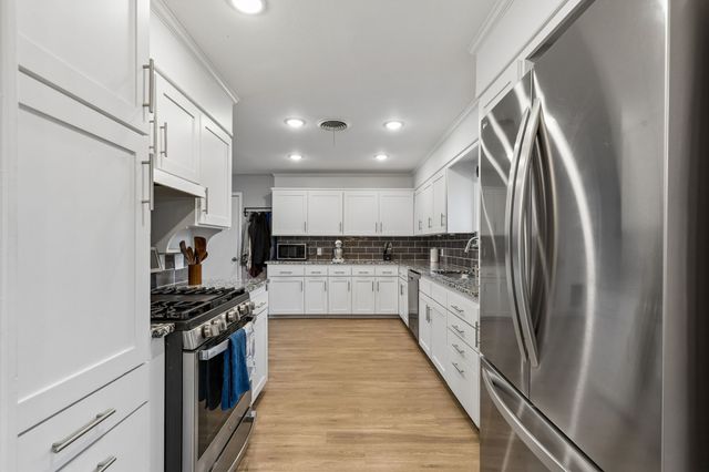 3840 Walton Avenue, Fort Worth, TX 76133