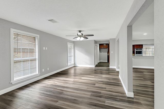 611 Sycamore Drive, Conroe, TX 77302