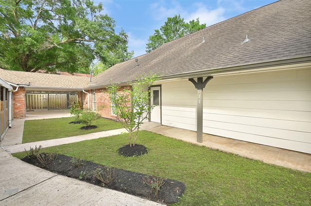 611 Sycamore Drive, Conroe, TX 77302