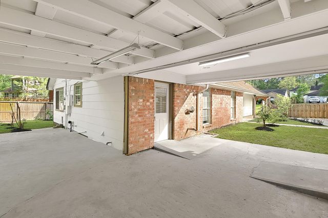 611 Sycamore Drive, Conroe, TX 77302