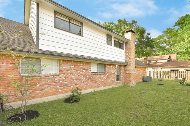 611 Sycamore Drive, Conroe, TX 77302