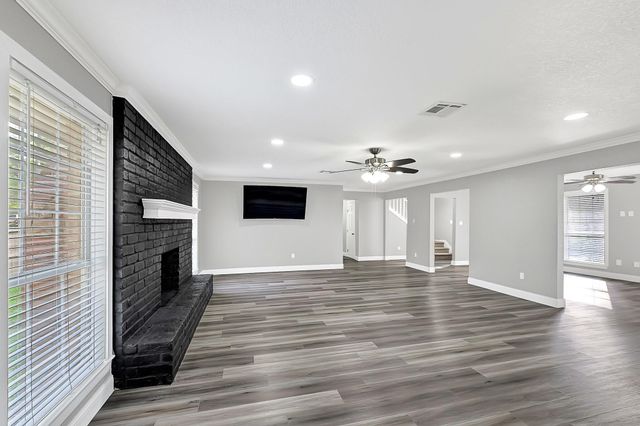 611 Sycamore Drive, Conroe, TX 77302