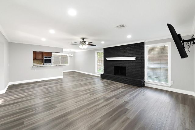 611 Sycamore Drive, Conroe, TX 77302