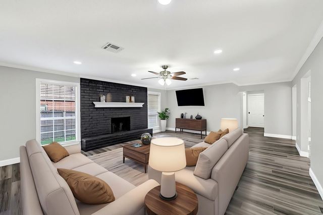 611 Sycamore Drive, Conroe, TX 77302