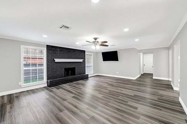 611 Sycamore Drive, Conroe, TX 77302