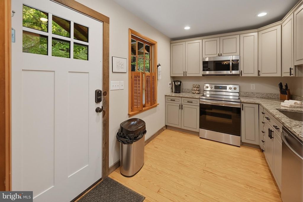 Image 11 of property listing at 1475 MARSH HILL RD, Mc Henry, MD 21541