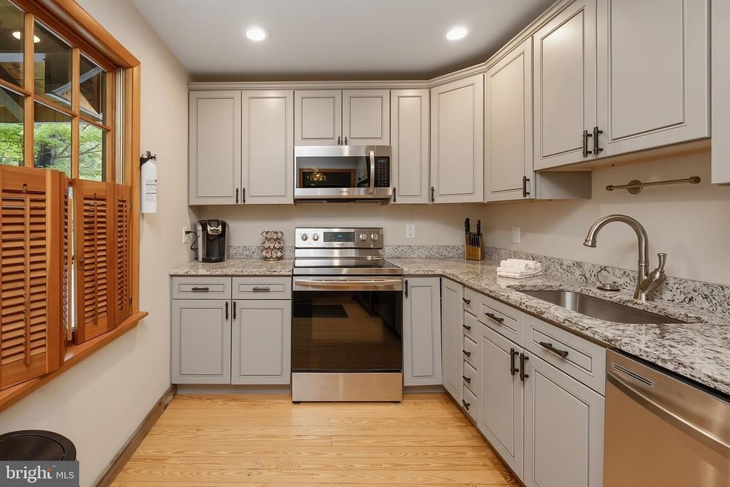 Image 9 of property listing at 1475 MARSH HILL RD, Mc Henry, MD 21541