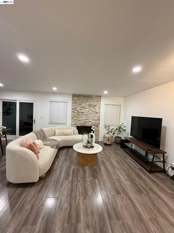 396 Hans Way, San Jose, CA 95133