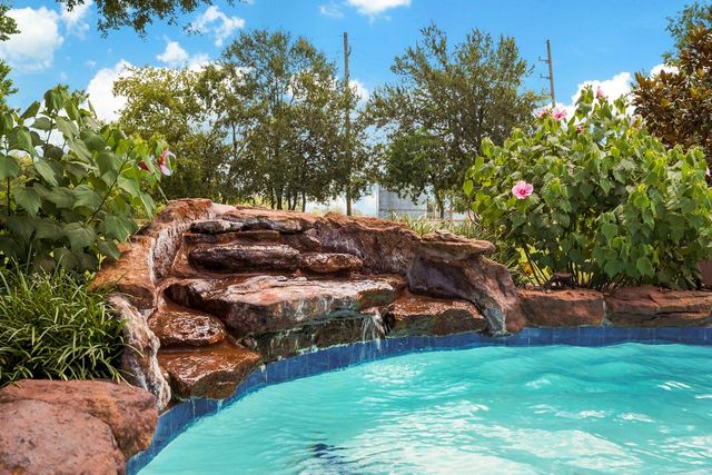 6919 Rustling Oaks Drive, Richmond, TX 77469