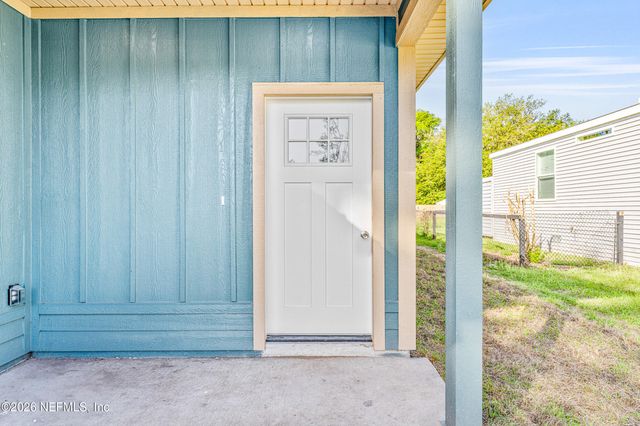 149 LAKE MARGO Drive, Satsuma, FL 32189