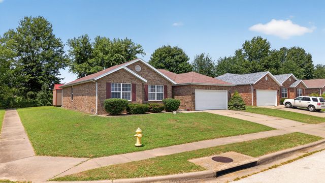 709 S Hazelnut Avenue, Springfield, MO 65802
