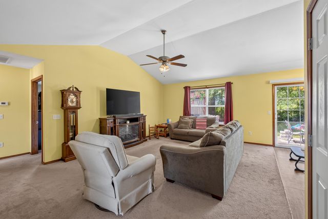 709 S Hazelnut Avenue, Springfield, MO 65802