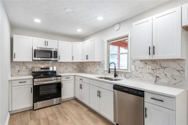 7562 Asbury Manor Drive, Lithonia, GA 30058