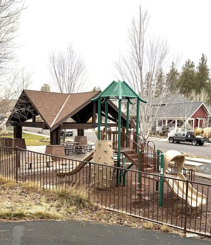 1005 E Horse Back Trail, Sisters, OR 97759