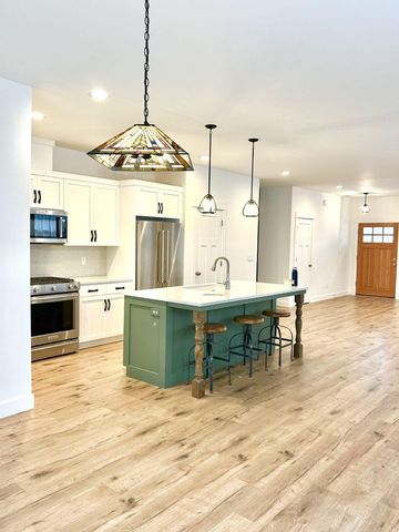 1005 E Horse Back Trail, Sisters, OR 97759