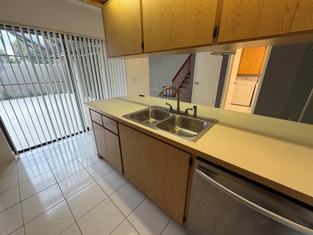 7622 N 76th Way 200, West Palm Beach, FL 33407