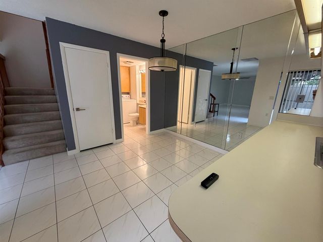 7622 N 76th Way 200, West Palm Beach, FL 33407