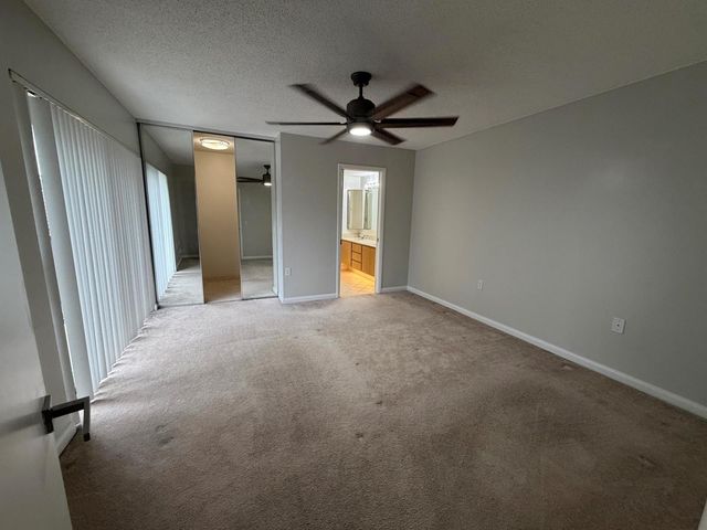 7622 N 76th Way 200, West Palm Beach, FL 33407