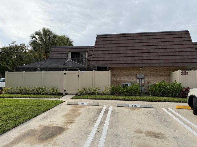 7622 N 76th Way 200, West Palm Beach, FL 33407