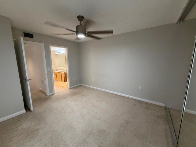7622 N 76th Way 200, West Palm Beach, FL 33407