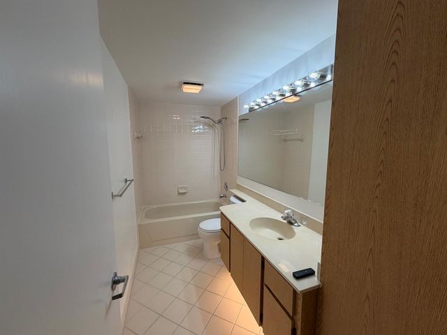 7622 N 76th Way 200, West Palm Beach, FL 33407