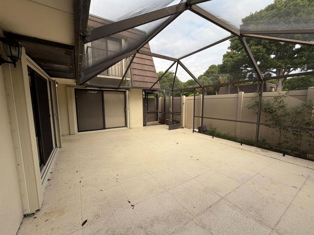7622 N 76th Way 200, West Palm Beach, FL 33407