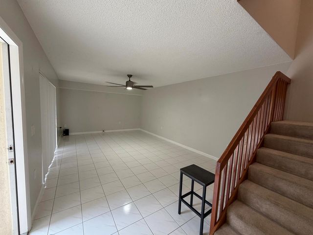 7622 N 76th Way 200, West Palm Beach, FL 33407