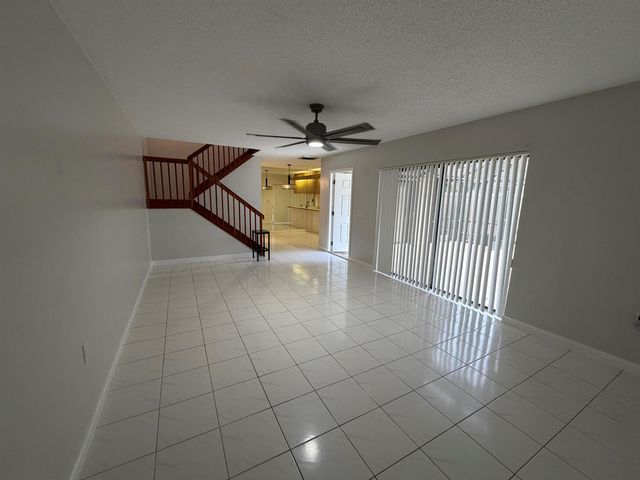 7622 N 76th Way 200, West Palm Beach, FL 33407