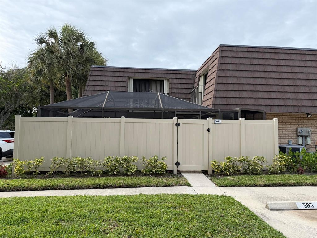 7622 N 76th Way 200, West Palm Beach, FL 33407