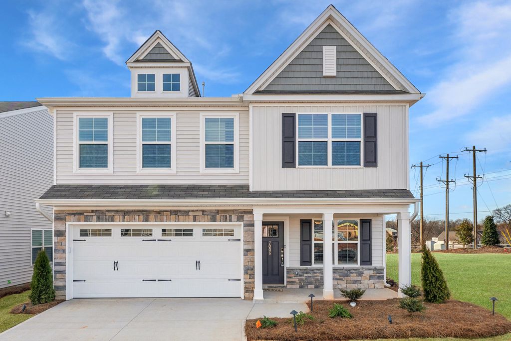 Image 1 of property listing at 502 O'Leary Circle, Summerville, SC 29483