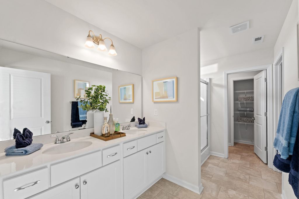 Image 12 of property listing at 502 O'Leary Circle, Summerville, SC 29483