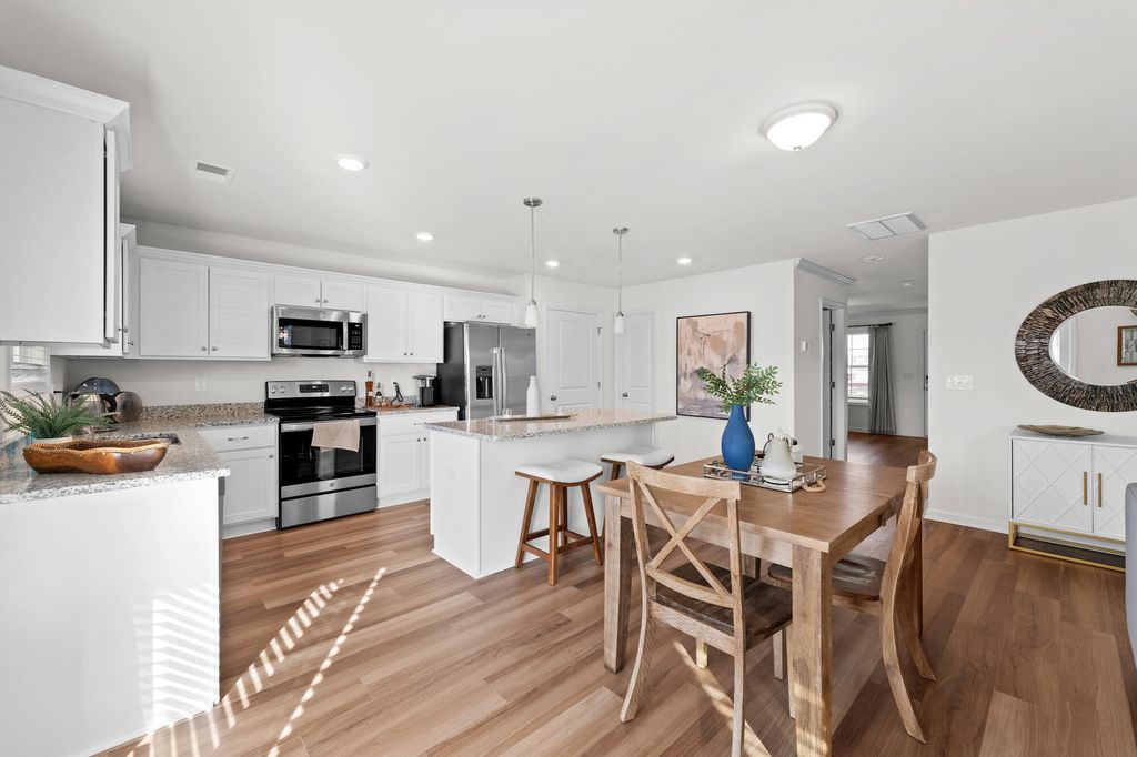 Image 15 of property listing at 502 O'Leary Circle, Summerville, SC 29483