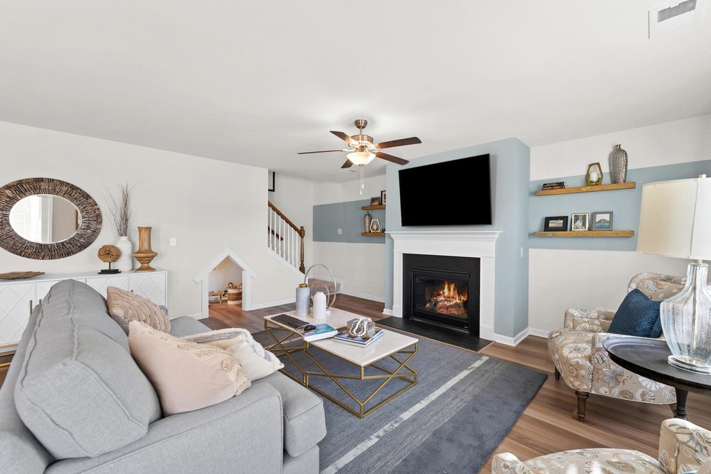 Image 2 of property listing at 502 O'Leary Circle, Summerville, SC 29483
