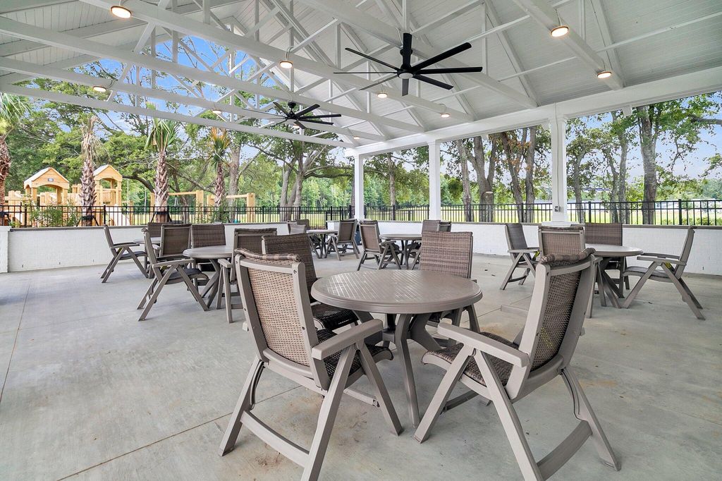 Image 20 of property listing at 502 O'Leary Circle, Summerville, SC 29483