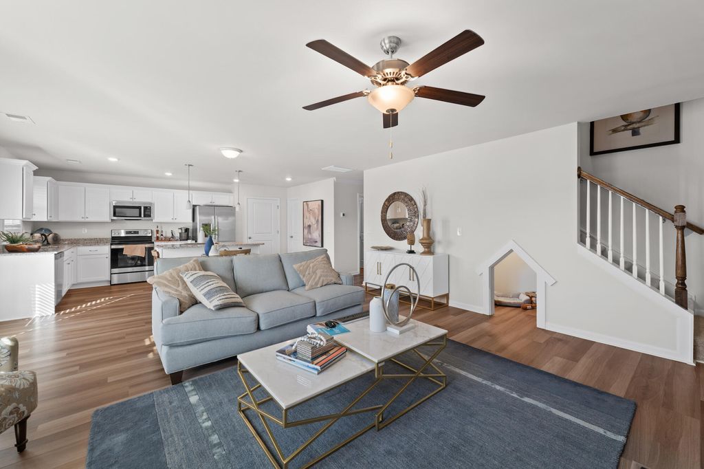 Image 3 of property listing at 502 O'Leary Circle, Summerville, SC 29483