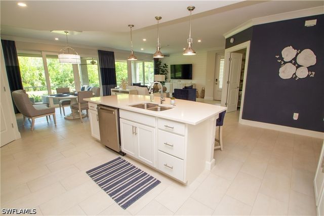 172 Indies DR E 8-102, Naples, FL 34114