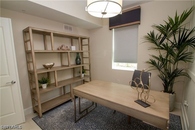 172 Indies DR E 8-102, Naples, FL 34114