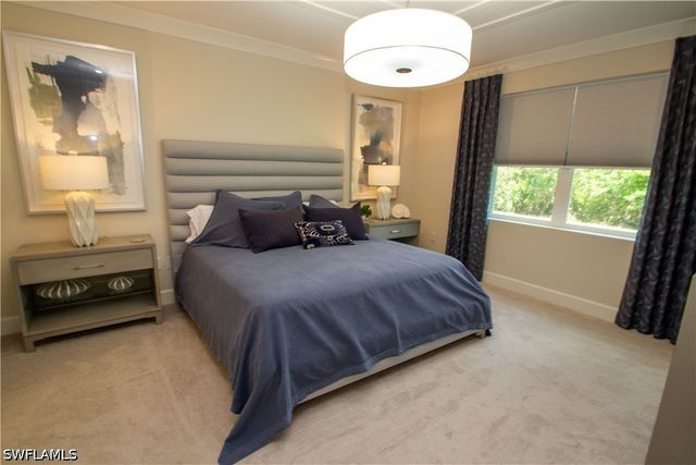 172 Indies DR E 8-102, Naples, FL 34114