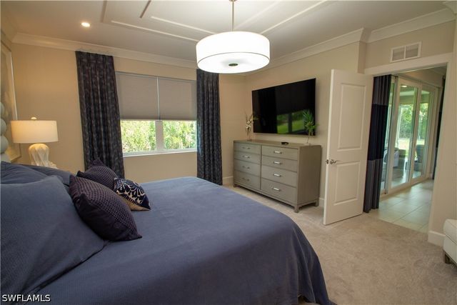 172 Indies DR E 8-102, Naples, FL 34114