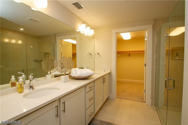 172 Indies DR E 8-102, Naples, FL 34114