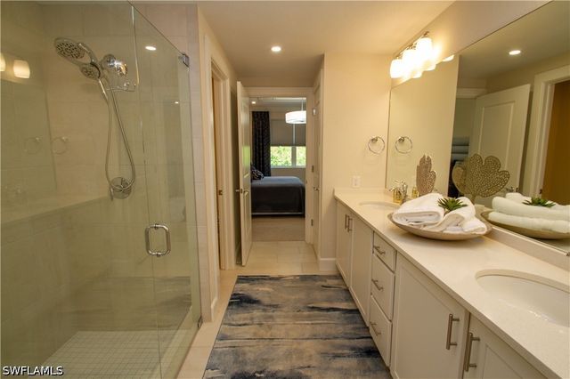 172 Indies DR E 8-102, Naples, FL 34114