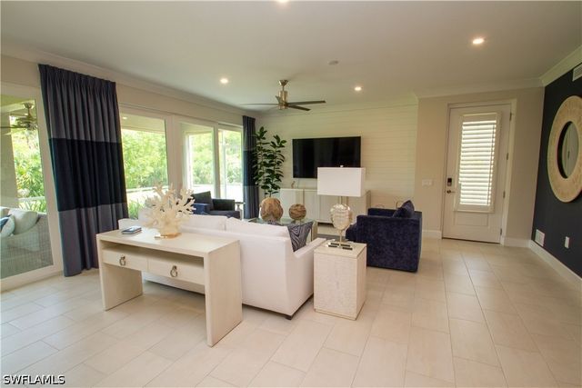 172 Indies DR E 8-102, Naples, FL 34114