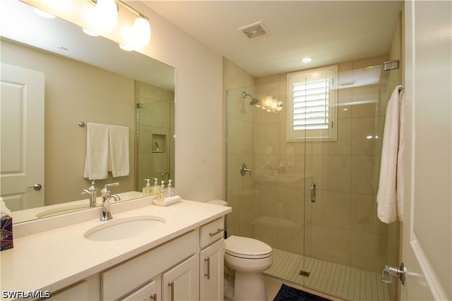 172 Indies DR E 8-102, Naples, FL 34114