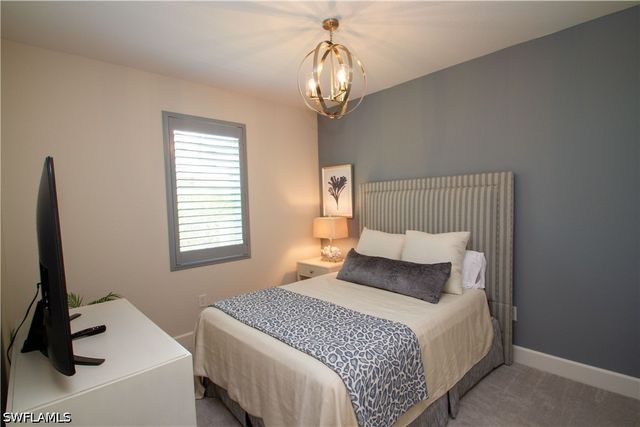 172 Indies DR E 8-102, Naples, FL 34114
