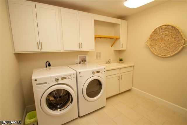 172 Indies DR E 8-102, Naples, FL 34114