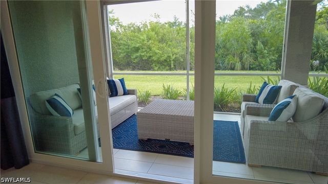 172 Indies DR E 8-102, Naples, FL 34114