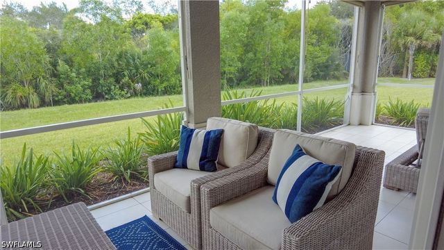 172 Indies DR E 8-102, Naples, FL 34114