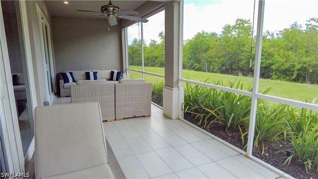 172 Indies DR E 8-102, Naples, FL 34114